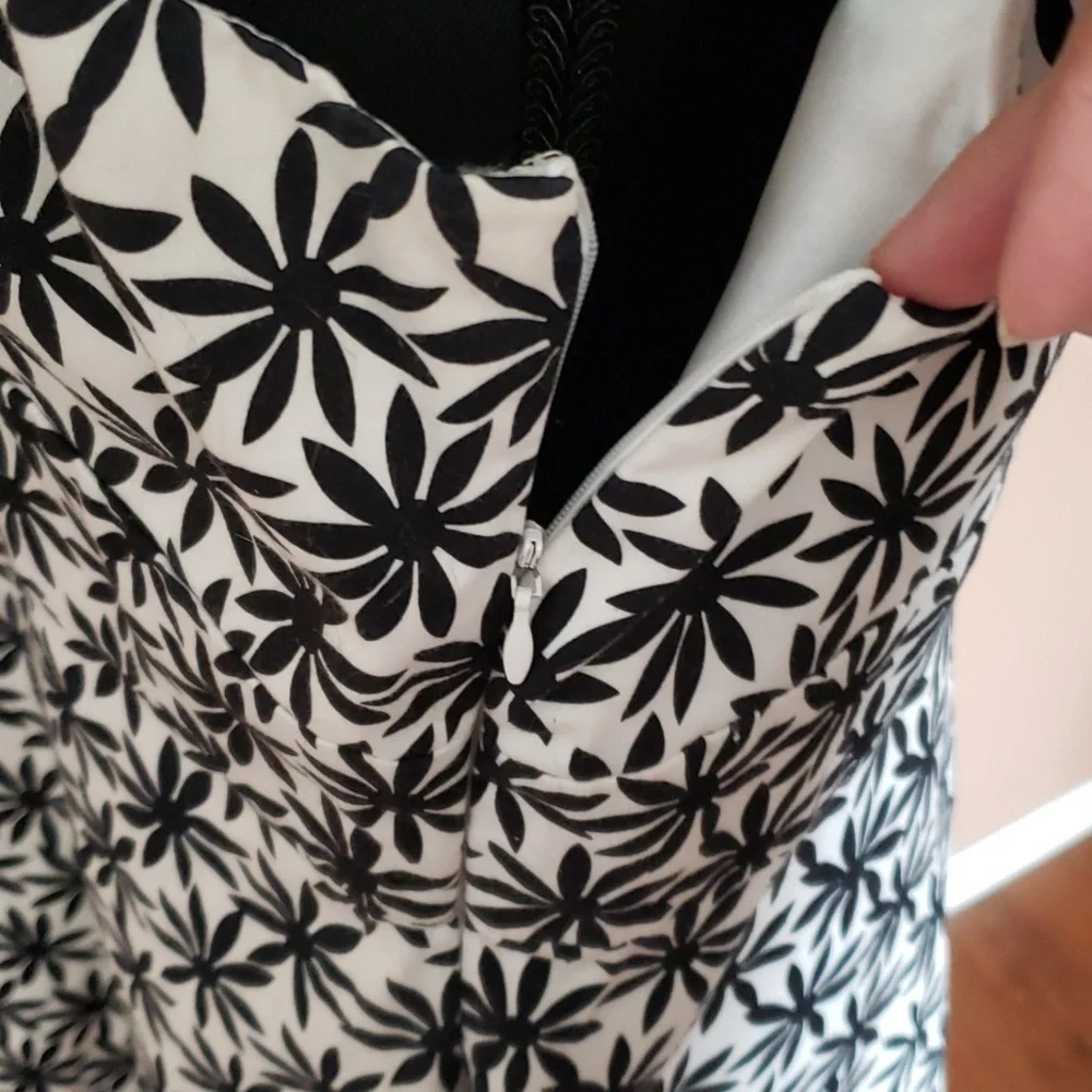 Spense Women's Sleeveless V-Neck Dress Black & White Missy 14